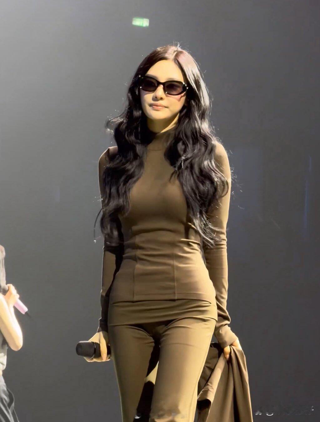 宁艺卓这个腰…这个胯…