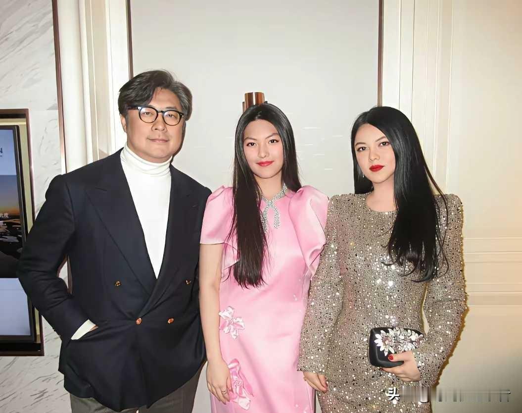 李湘真的不胖，瘦了好多，王诗龄也是标准的小女孩身材。李湘和王岳伦真的比结婚时候