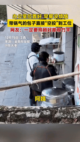 人怎么能聪明成这样？江西，一个早餐店阿姨正忙得脚不沾地，突然听见有人喊她。她一抬