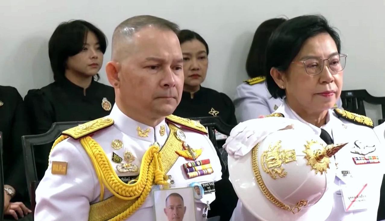 帕公主头七过后，男友帕里塔·布纳少将连续两天为帕公主祈福守灵，看来是真爱呀！