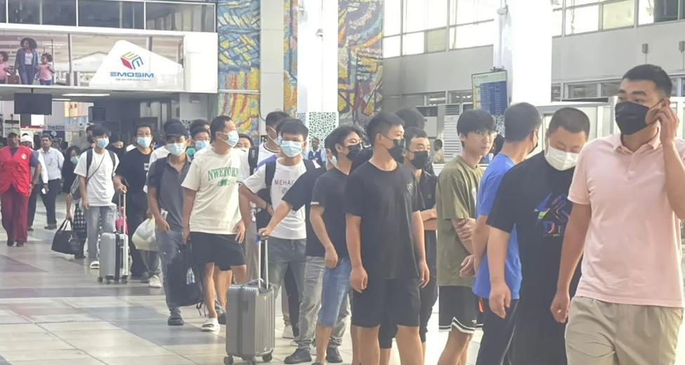 就在刚刚，50名中国人被尼日利亚驱逐出境被控犯下重罪尼日利亚经济和金融犯罪
