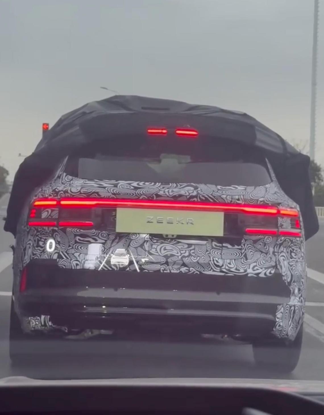 8X改名为9S？极氪9S或于明年一季度上市！日前，网络上流传了一组全新极氪SU