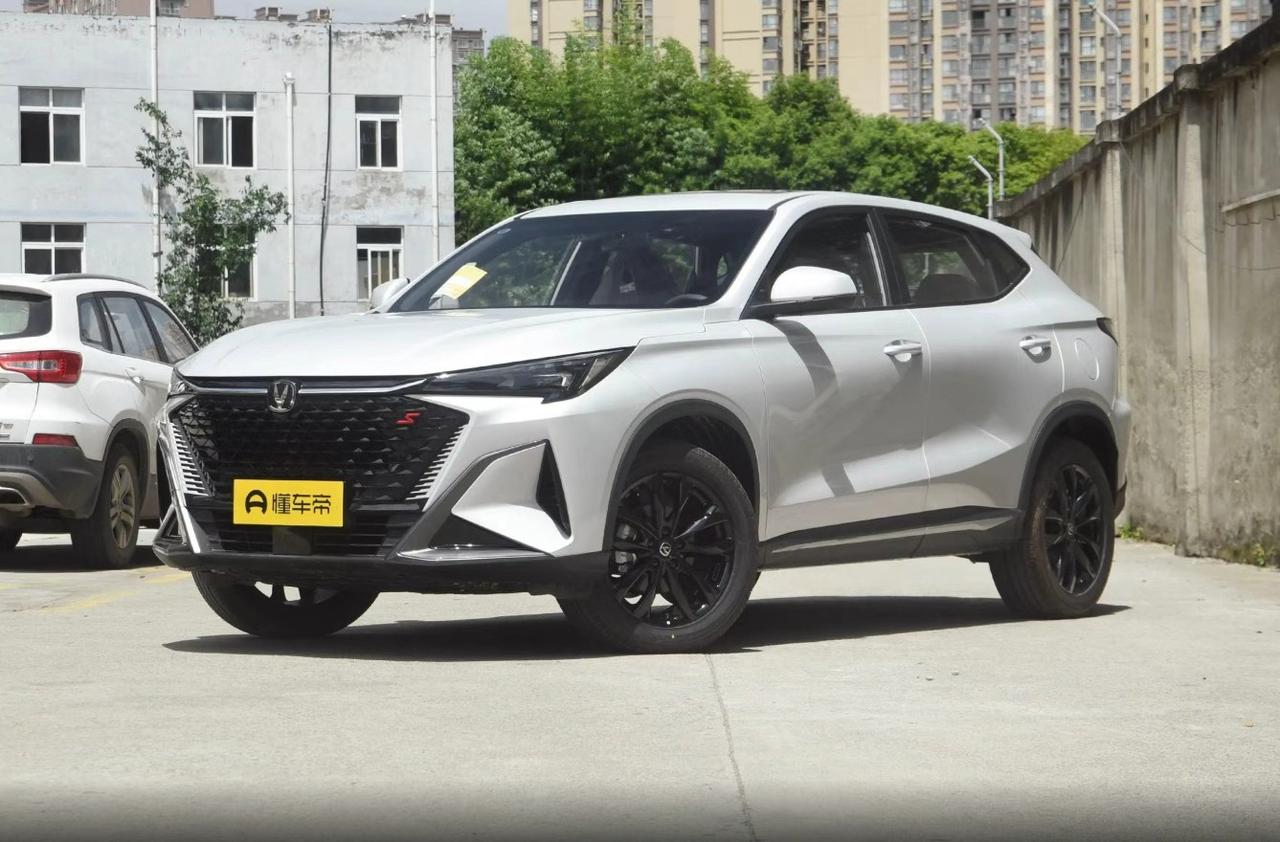 上周陪表弟去看车，他预算5万左右想买辆SUV，在二手车市场转了一圈，长安X5P