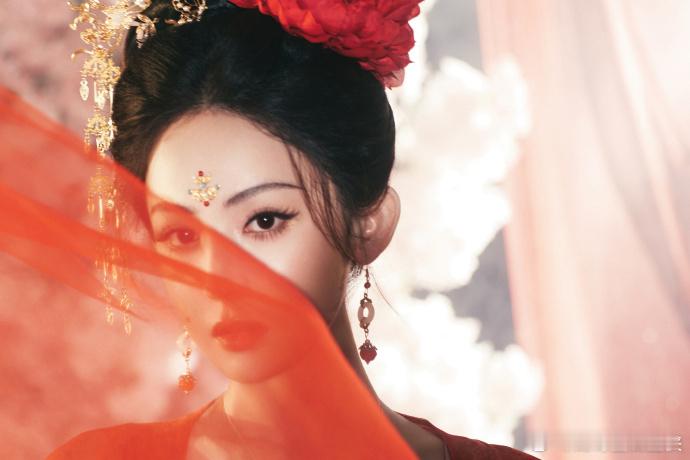 娜扎仕女图走出来的美人《王牌对王牌》里娜扎的唐装造型太惊艳！大红襦裙衬得肤色