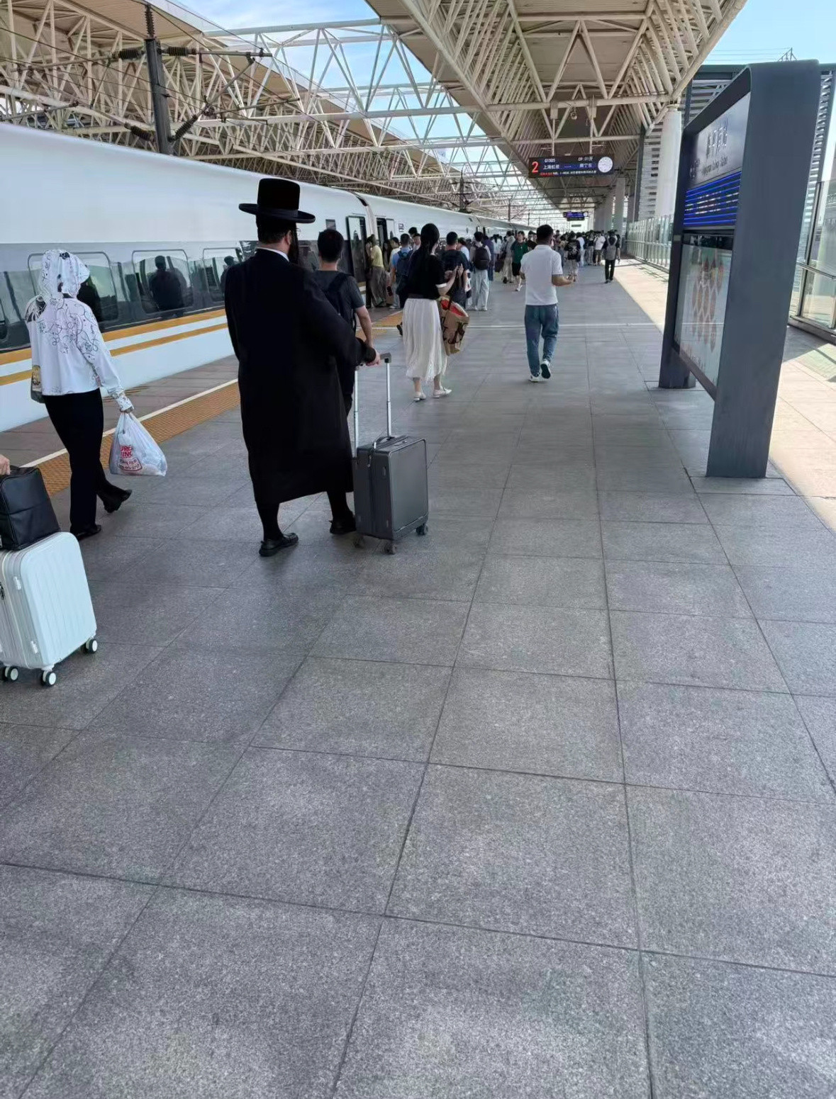 为什么要放这种外国人进来…
