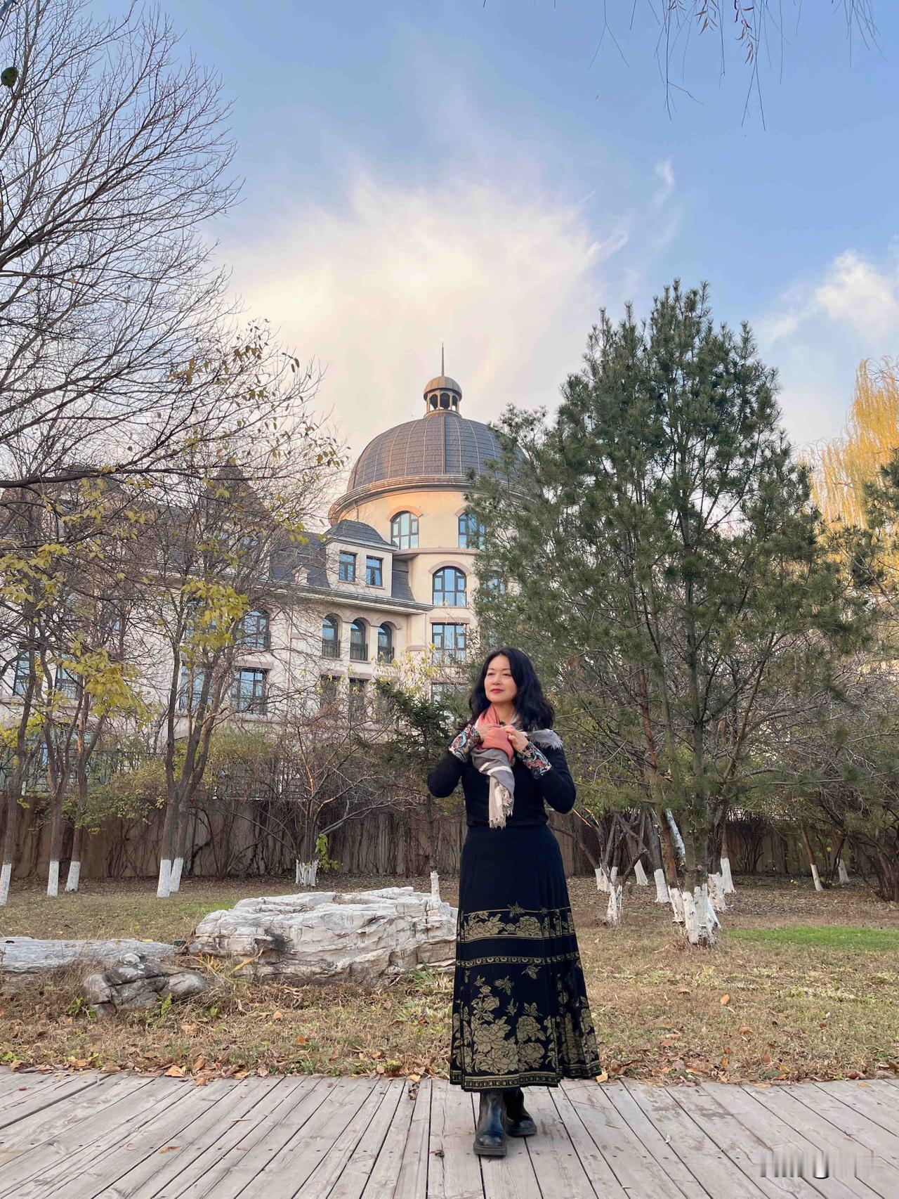 我是72年的，觉得自己还没老！有一次在公交车上有一个小伙子给我让座，叫我：“