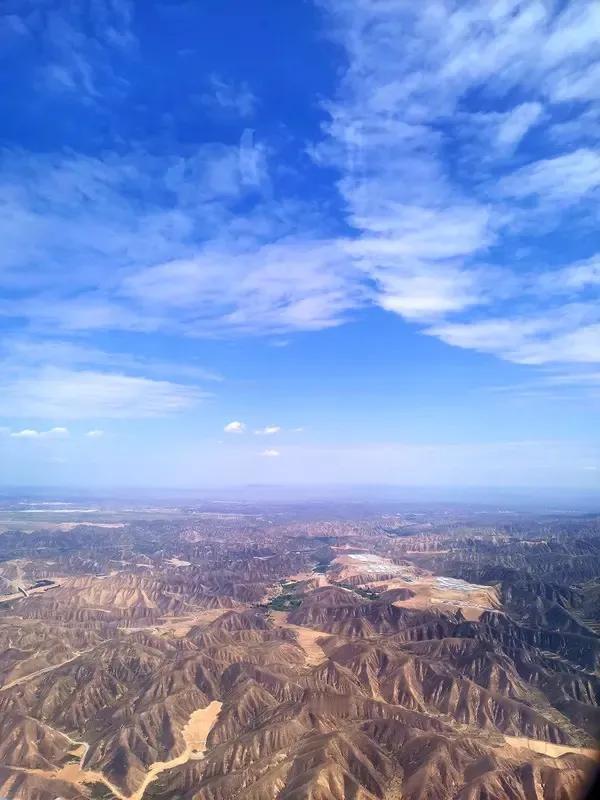 柳问闲云何处去、风花雪月围绕着、皆因岁末而变淡，海阔天空忆往昔、日月浩渺