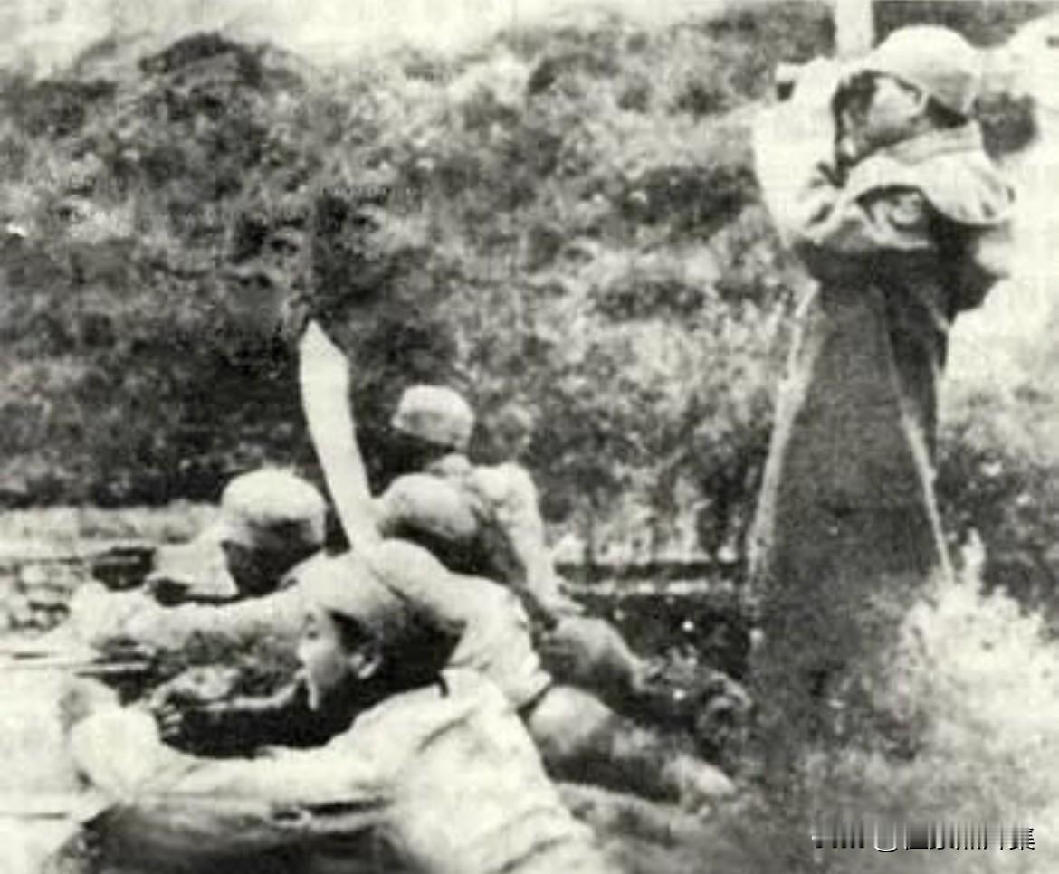 1937年11月4日，八路军115师343旅在山西广阳地区进行的伏击战的老照片，