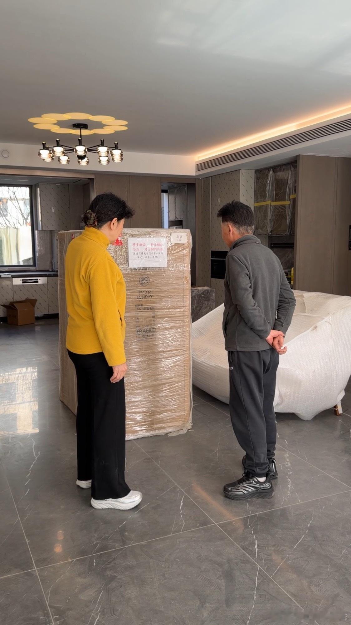 我妈让我换个沙发🛋️我爸让我买盆绿植🪴等我都给整回家了，他俩又沉默了，这不好