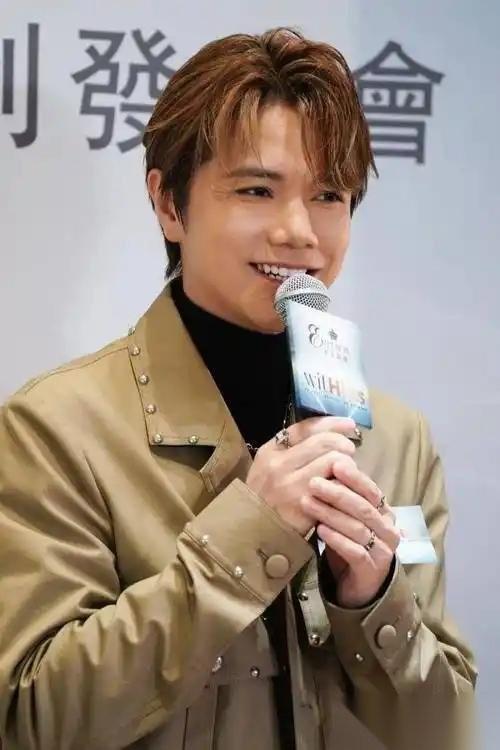 其实英皇也好，霍汶希也好，他们都门清，只不过是想试探一下国家对港独的态度，所以要