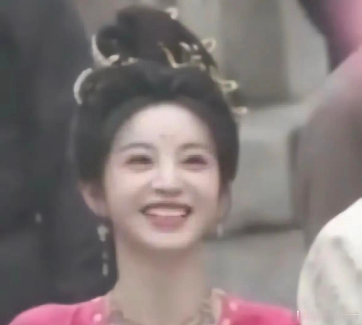 这居然是田曦薇的黑图吗？萌死我了