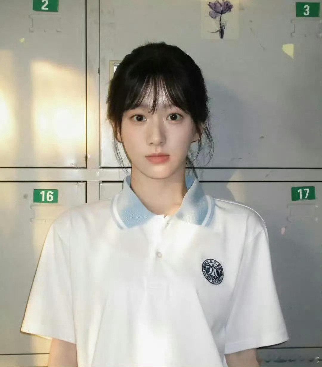 你们觉得田曦薇和包上恩谁更像高中生​