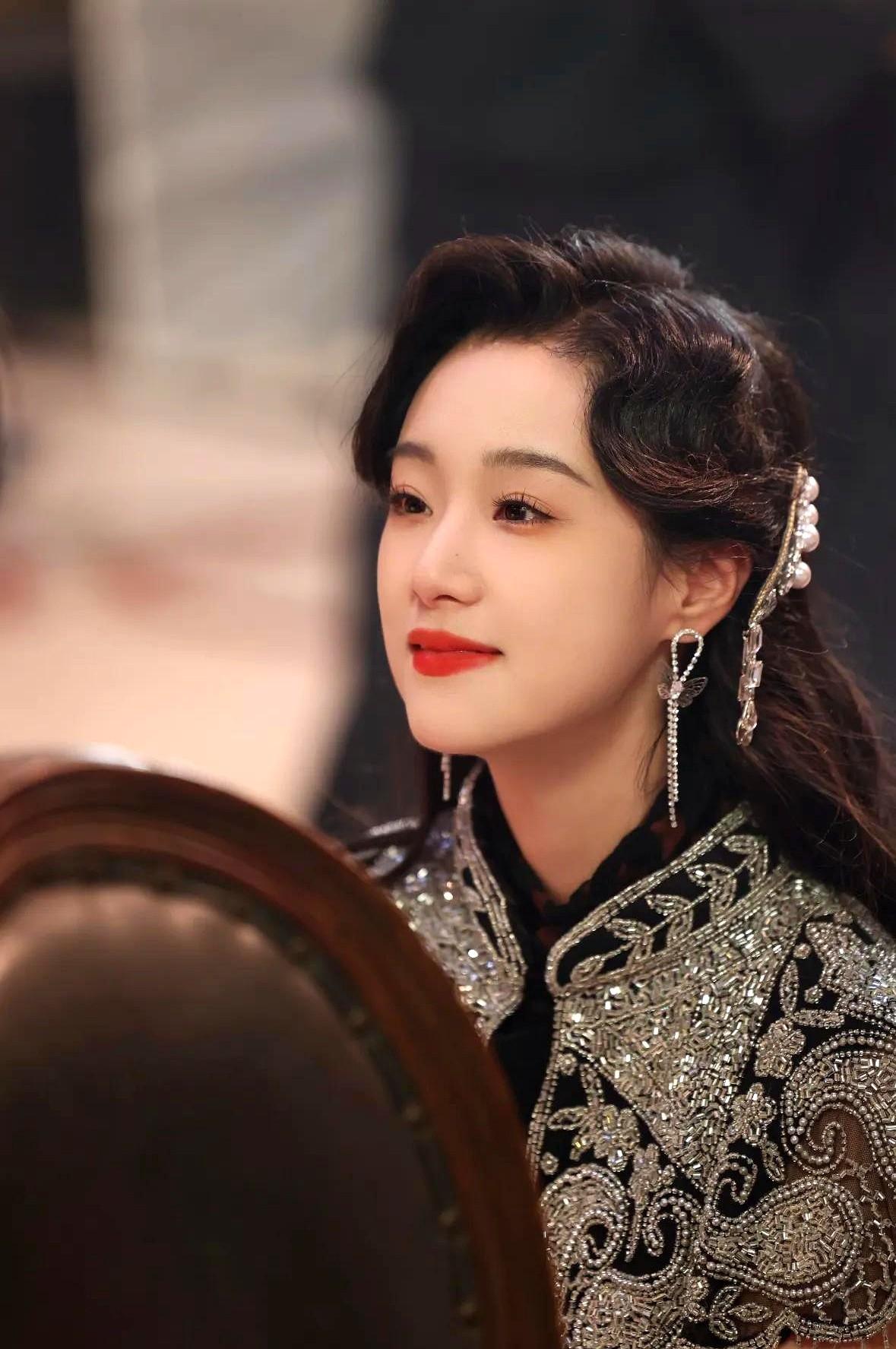 我闺蜜和我说，她感觉王小亿身上有个玄学。这位短剧演员的演技确实让人想笑，台词