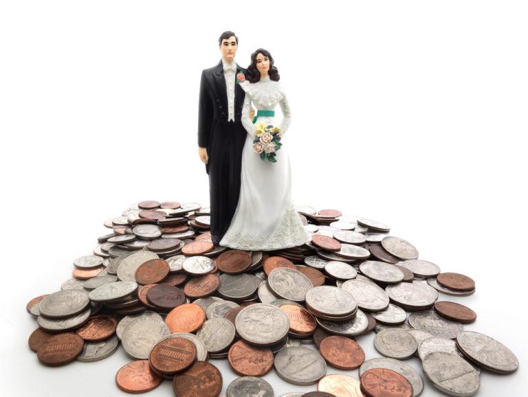 绍兴，杨女士和丈夫婚后各管各的钱，年薪25万的丈夫每月只给2000元抚养费和40