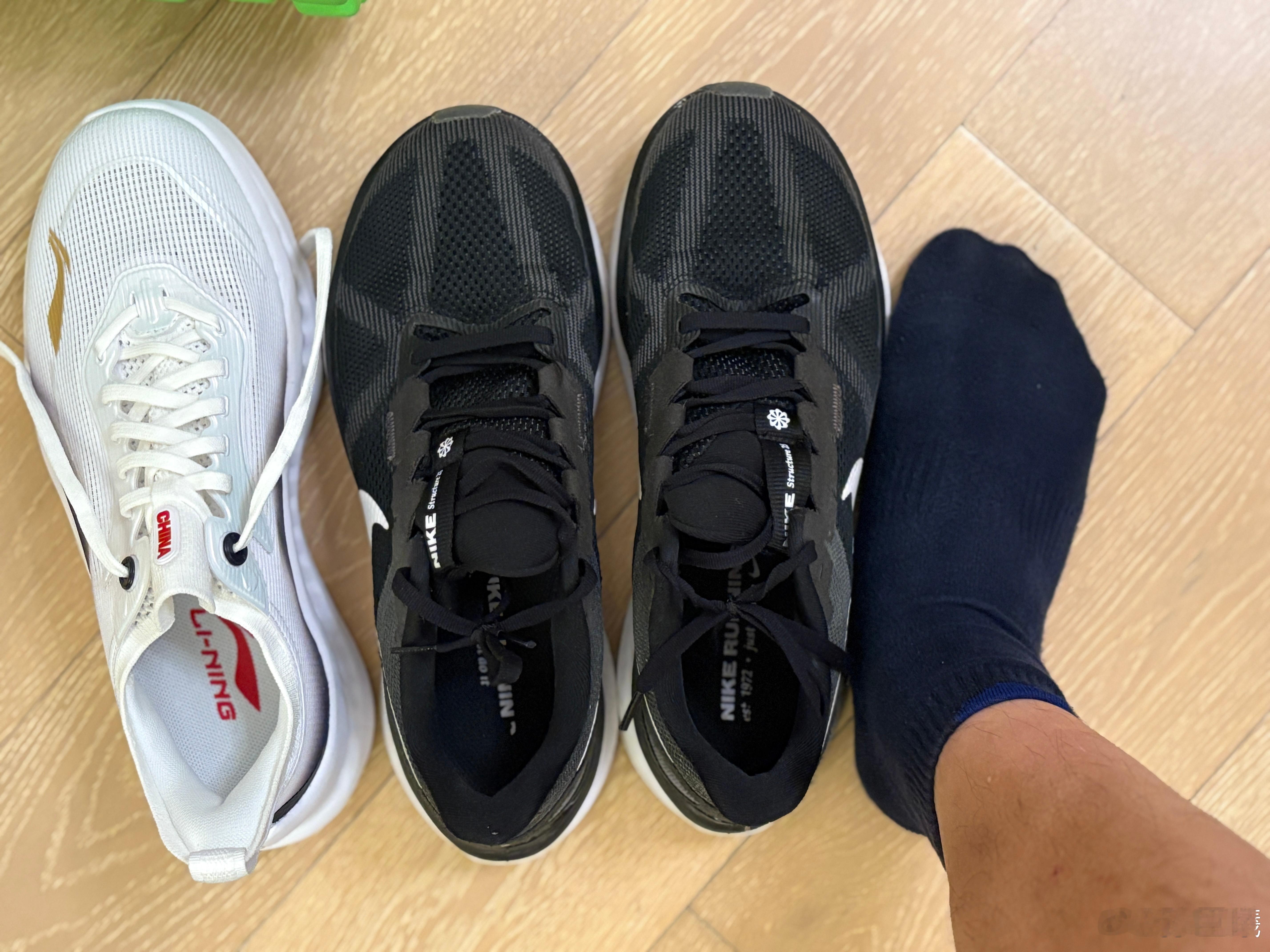 老父亲觉得那么大的鞋子，说有点小了[哭哭]​​​