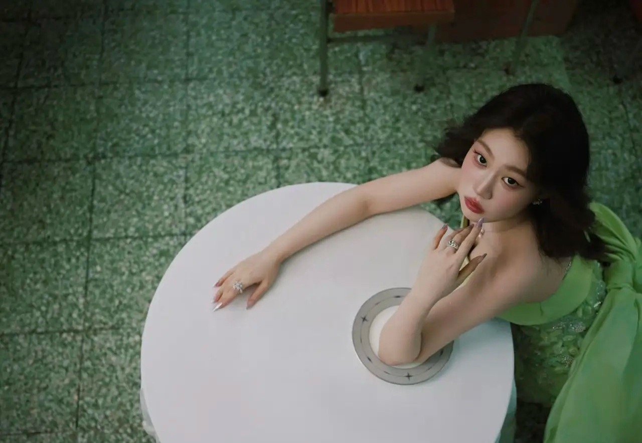 小沈阳的女儿沈佳润现在的妆造越来越棒了，经过一番包装后，和粉墨的Jennie越来