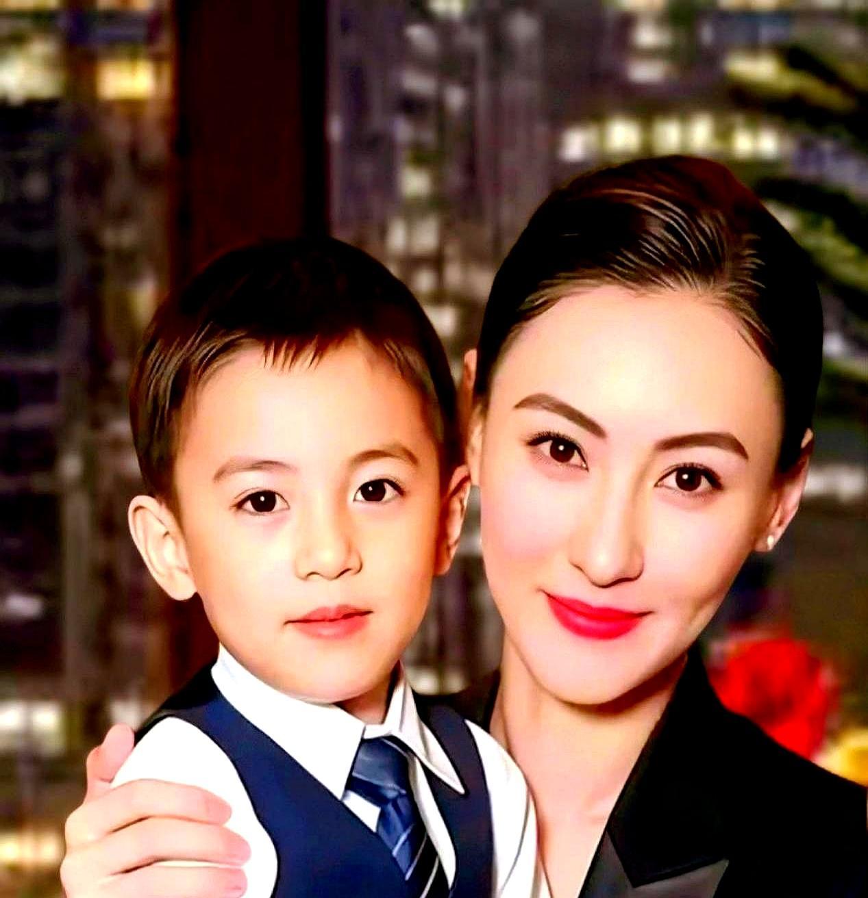 猜了8年的张柏芝三儿子生父瓜，最近又被一张糊照炸出来了。网传的是7岁小儿子