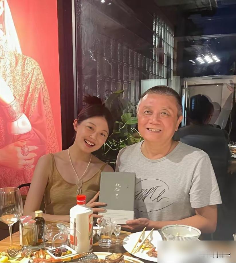 王朔女儿来看他，放下饭菜扭头就走：别死屋里，影响房价。他听完，只回了仨字：她说得