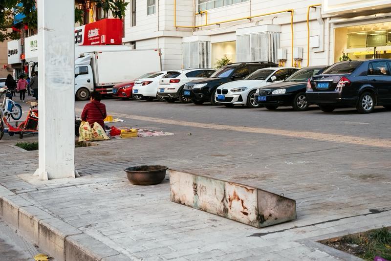 今天是农历十月初一，中原地区，说今天工厂放假两个小时过传统的寒衣节。我一听还以