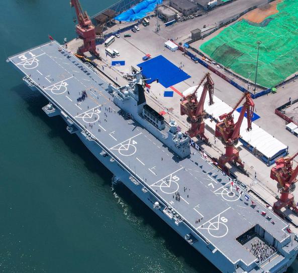 印媒认为我们有5艘航母。辽宁舰，满载排水量6.75万吨，滑跃起飞。山东舰，满