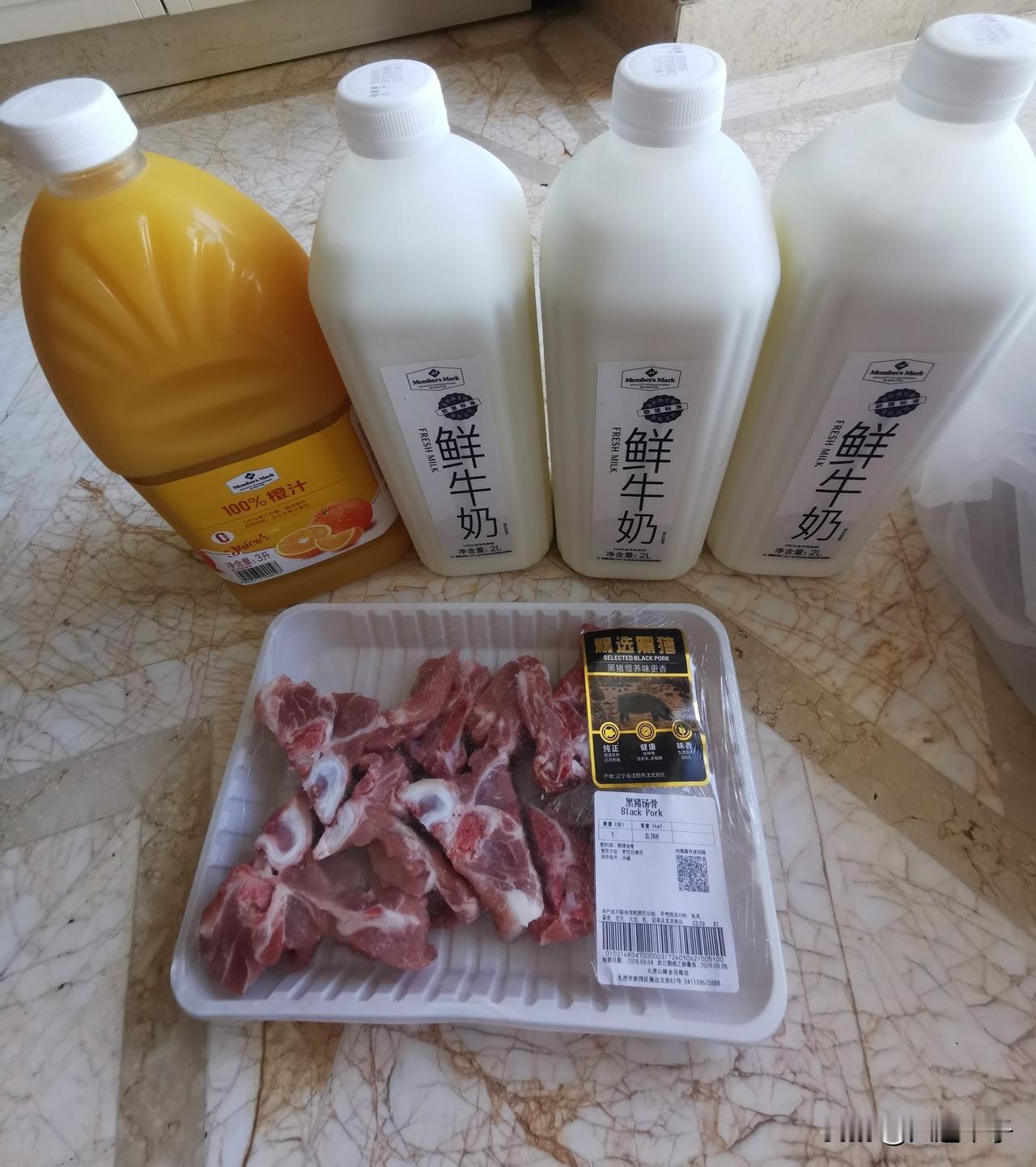 包装真的过度了！昨天，在山姆网上下单，买三样下周日常所需，4瓶牛奶，一个橙汁