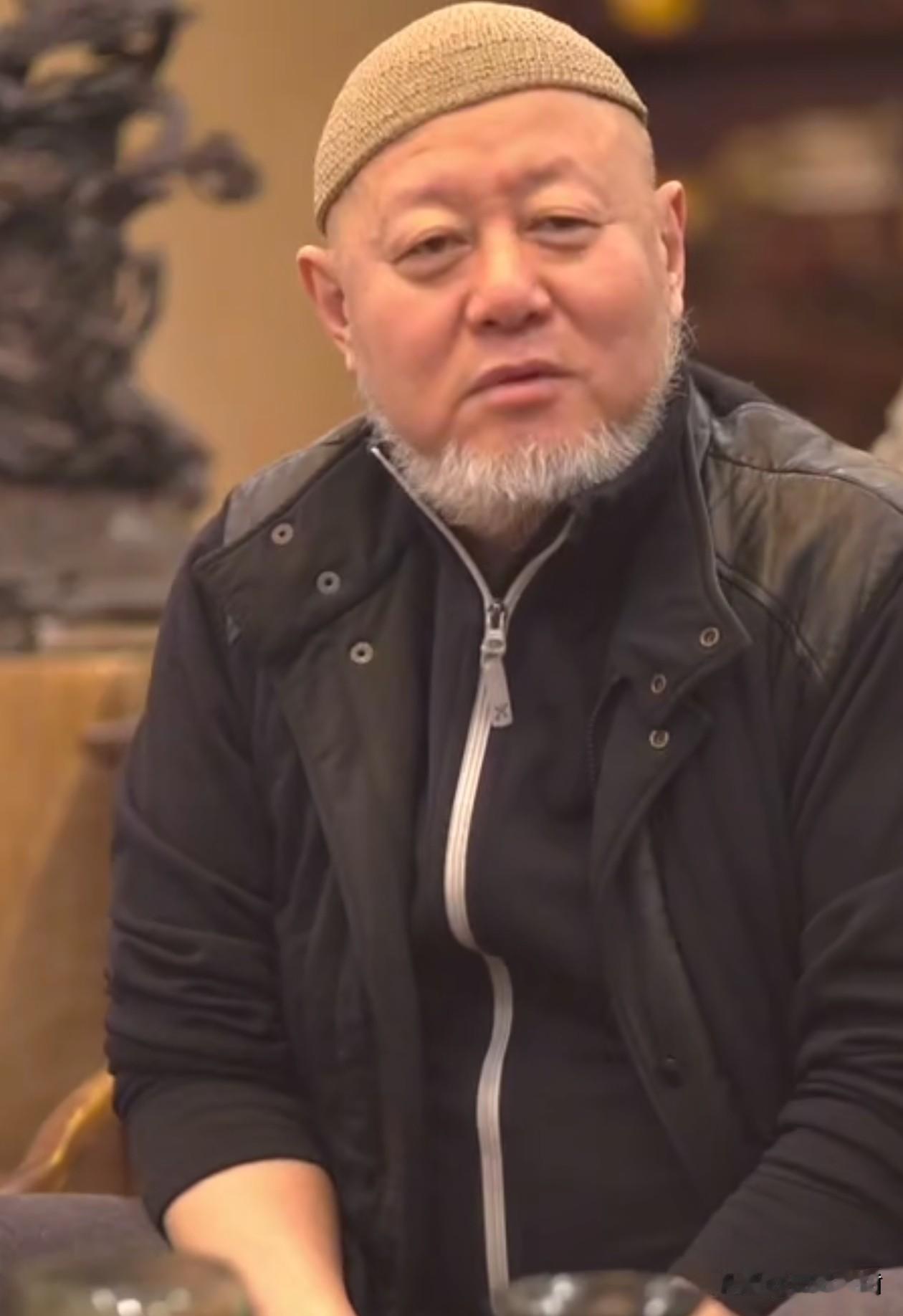 歌手火风辟谣，当年没有抛妻弃子，跟霍尊的妈妈离婚后也从来没有不管过她们。直播