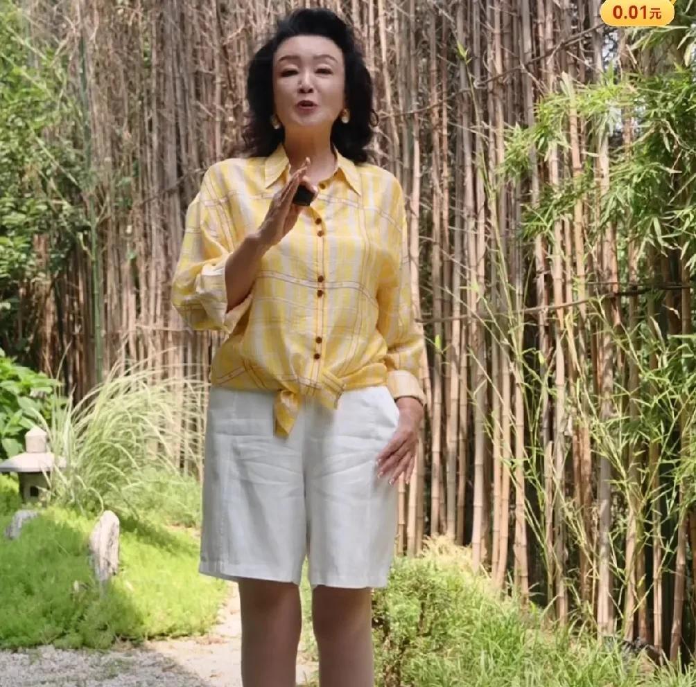 现在的汪小菲才是张兰的骄傲！张兰虽然退居幕后，但是也没闲着，她也是知道儿子汪小菲
