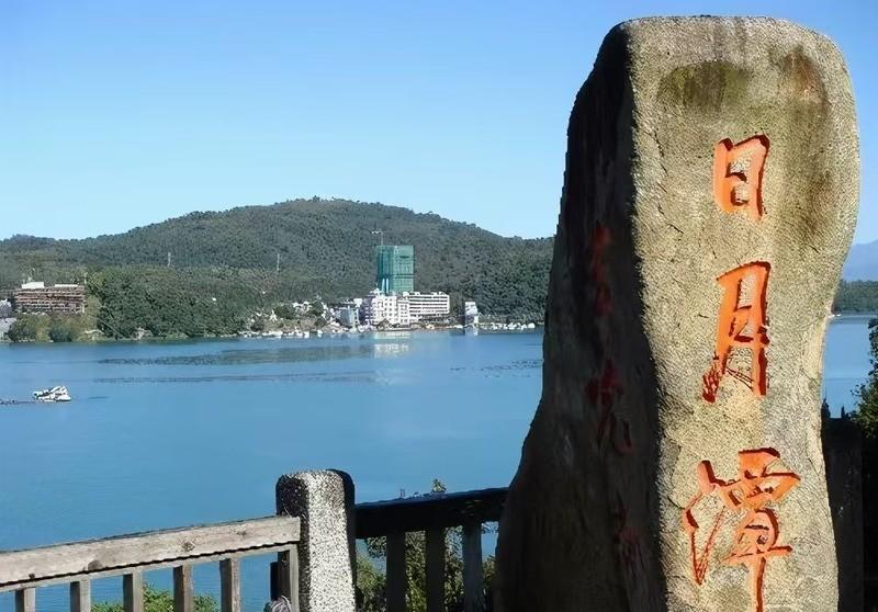 台湾人过的好好的，打他做什么？因为你不打他，他就要打你，他不但要打你，他还要联合