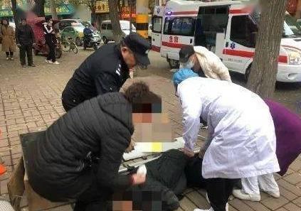 2024年,辽宁阜新,男子酒后觉得儿子和儿媳对自己不好,在门口辱骂儿媳,不成想,