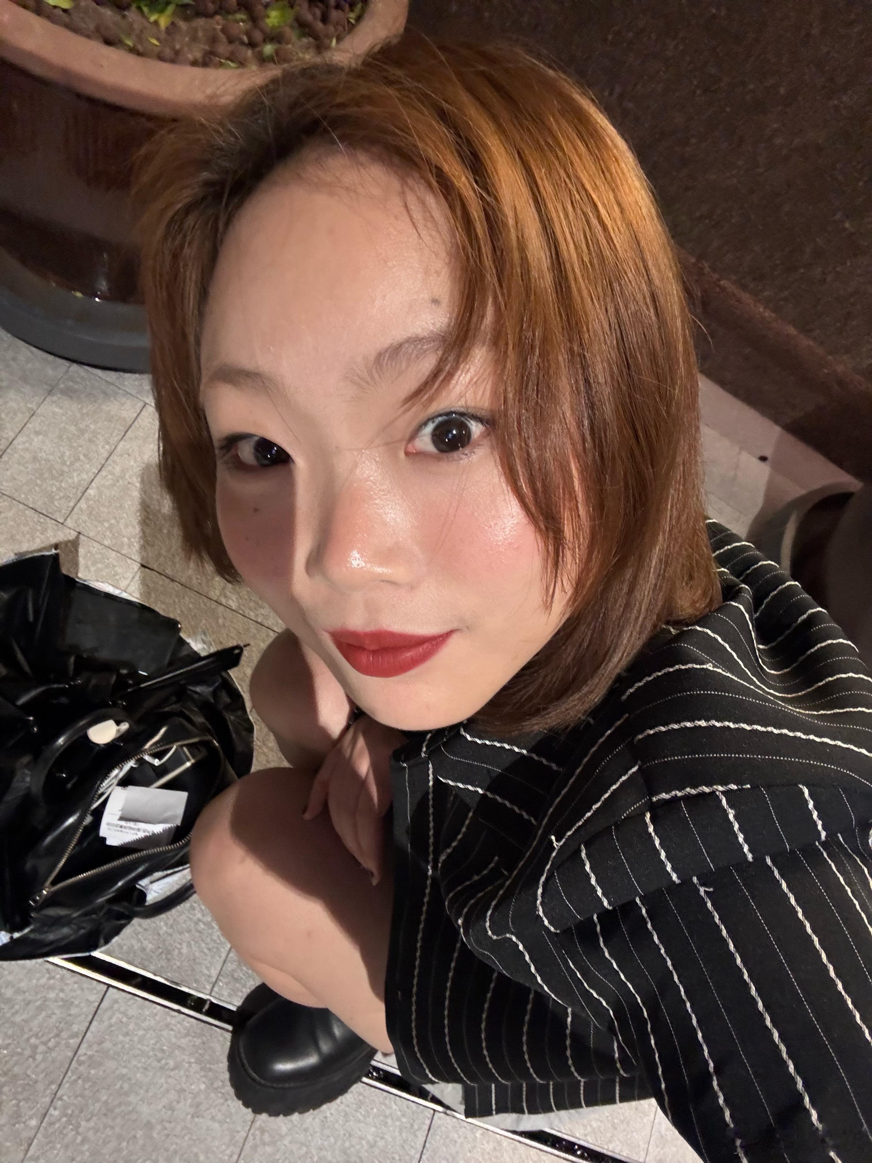 我喜欢这个红色口红​​​