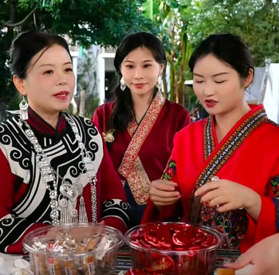 作为一个成熟的人，看待事情应该是多角度的，单独从一个角度评价人或是事物...