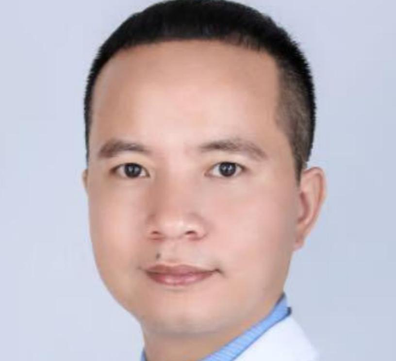 “这个医生火了！”4月21日，浙江瑞安，患者做手术，心里不放心，硬塞给医生一个红