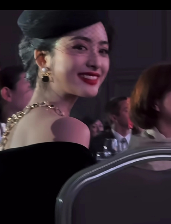 能混娱乐圈的果然没有丑的，所以女明星就是女明星，太好看了吧！有被惊艳到欸怪不