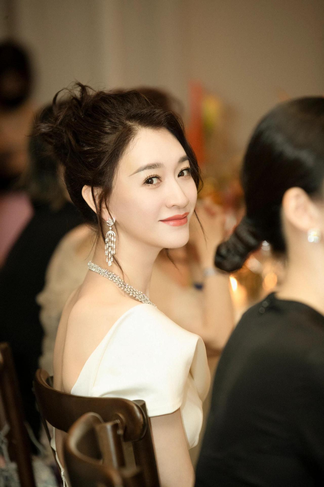 2010年，李小冉被前男友用艾滋针头抵住喉咙吓得她哭泣求饶，他放过了李小冉，转身