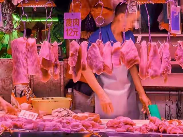 生猪跌到4块多一斤，排骨还卖30块，这波降价老百姓咋没感觉？全国生猪收购价跌