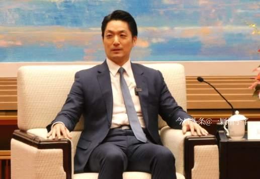 国民党前台北县长周锡玮直接在节目里怒怼蒋万安：“大陆不会迁就你，你太自以为是！”