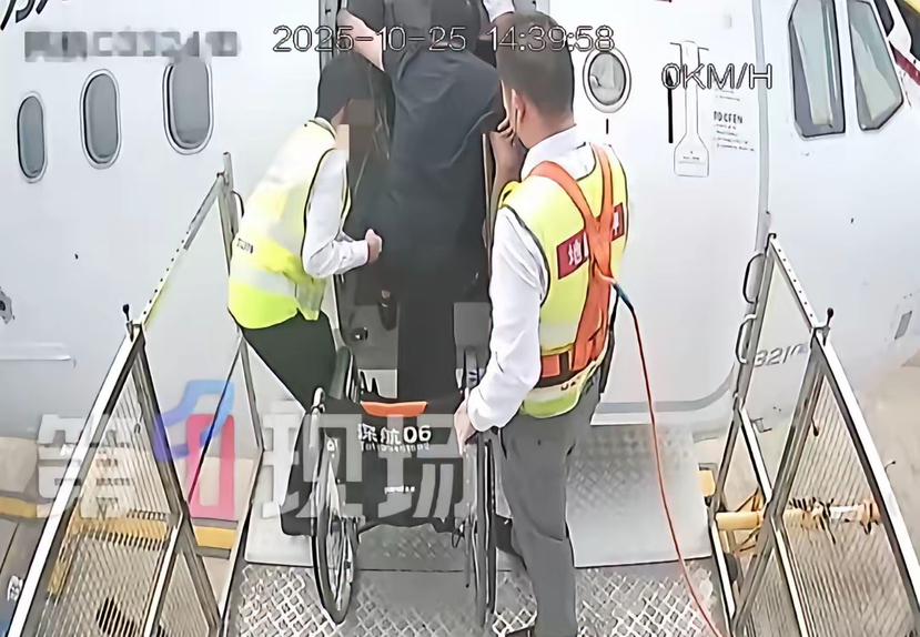 你对郑智化控诉深圳机场一事怎么看台湾来的、又是著名歌手。优越感爆棚的他，本想借着