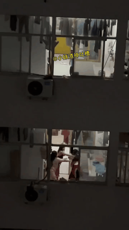 公然偷拍就算了，还放大细看，属实过分！