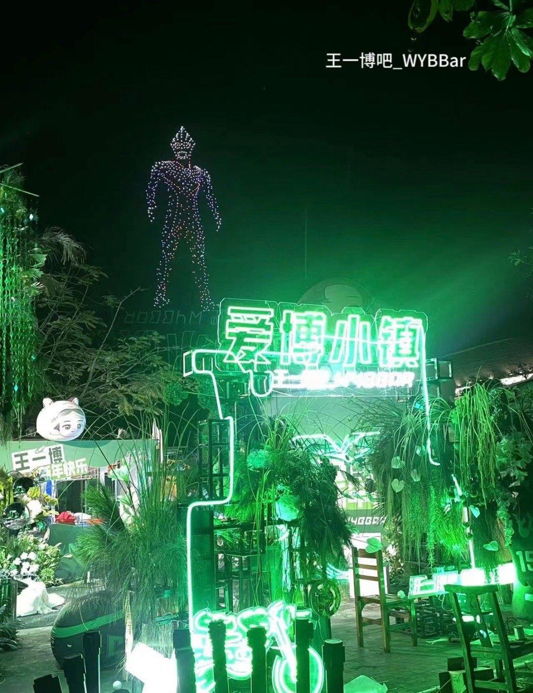 太酷了！摩托姐姐太棒了！为了庆祝王一博出道十一周，王一博粉丝摩托“重启”爱博小