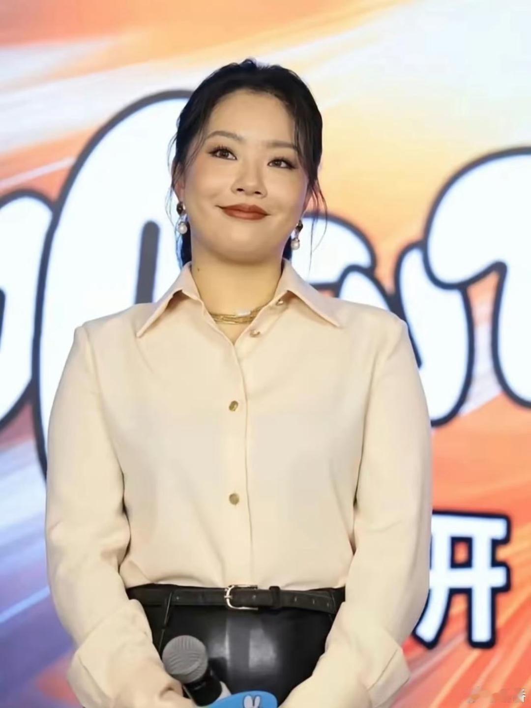 王菊是不是证明了减肥比任何医美在紧致方面都有用？底子好瘦了就好看啊！