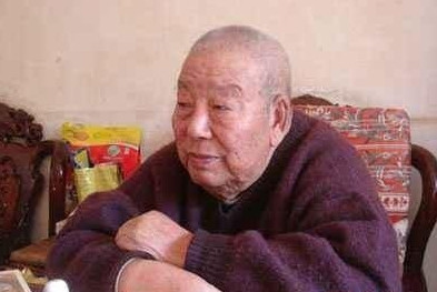 1951年，已经饿了3天的唐满洋，趁着夜色率部爬上了美军580.7高地，谁知上面
