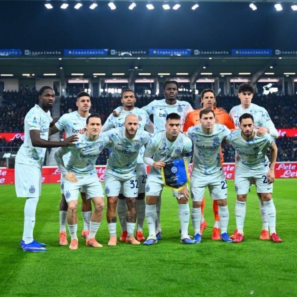 上半场国米场面上占优然后创造出了一些机会可惜都没有把握住国际米兰热点现场