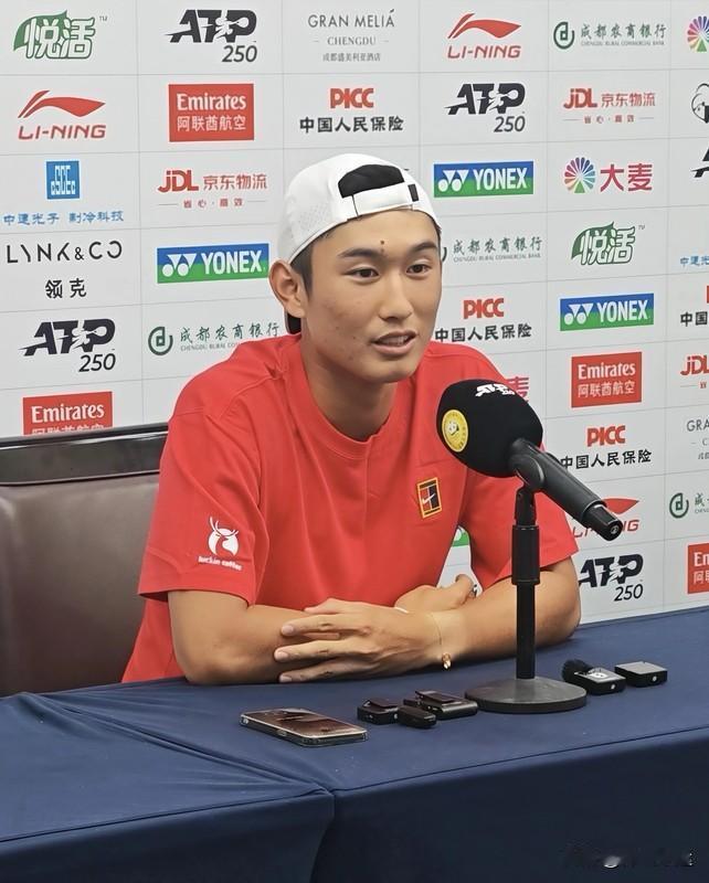 香港站男单首轮，商竣程对阵阿根廷科梅萨纳🔥WTA500布里斯班女单次轮，张