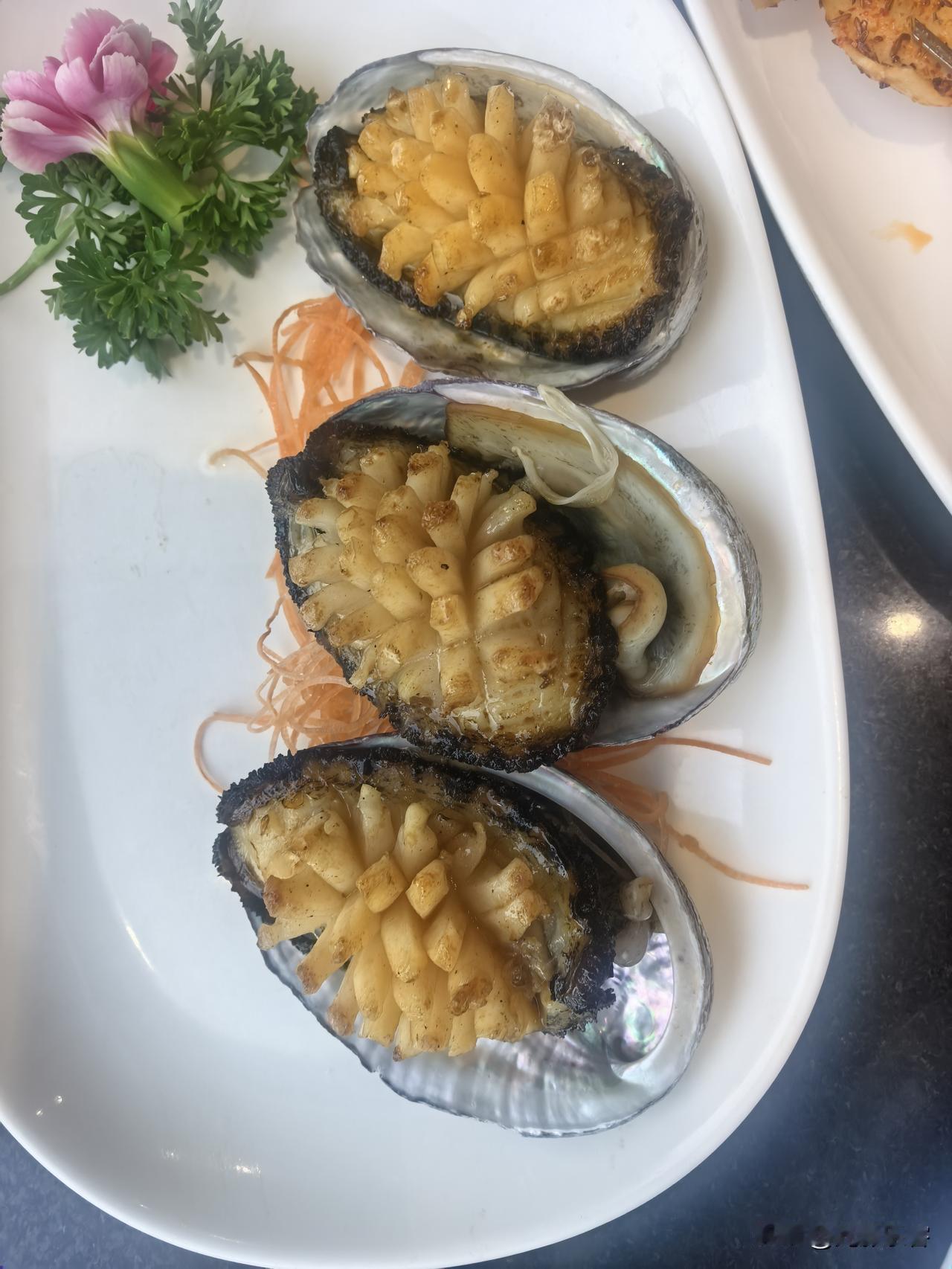 这是在大连吃的海鲜小烧烤，感觉味道不错。每天生活记录打卡