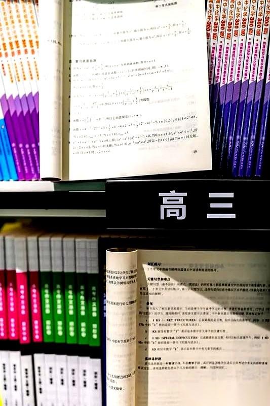 今年新高考数学一卷的成绩单，就像一颗砸进水里的实心铁球。720万名高三学生，横