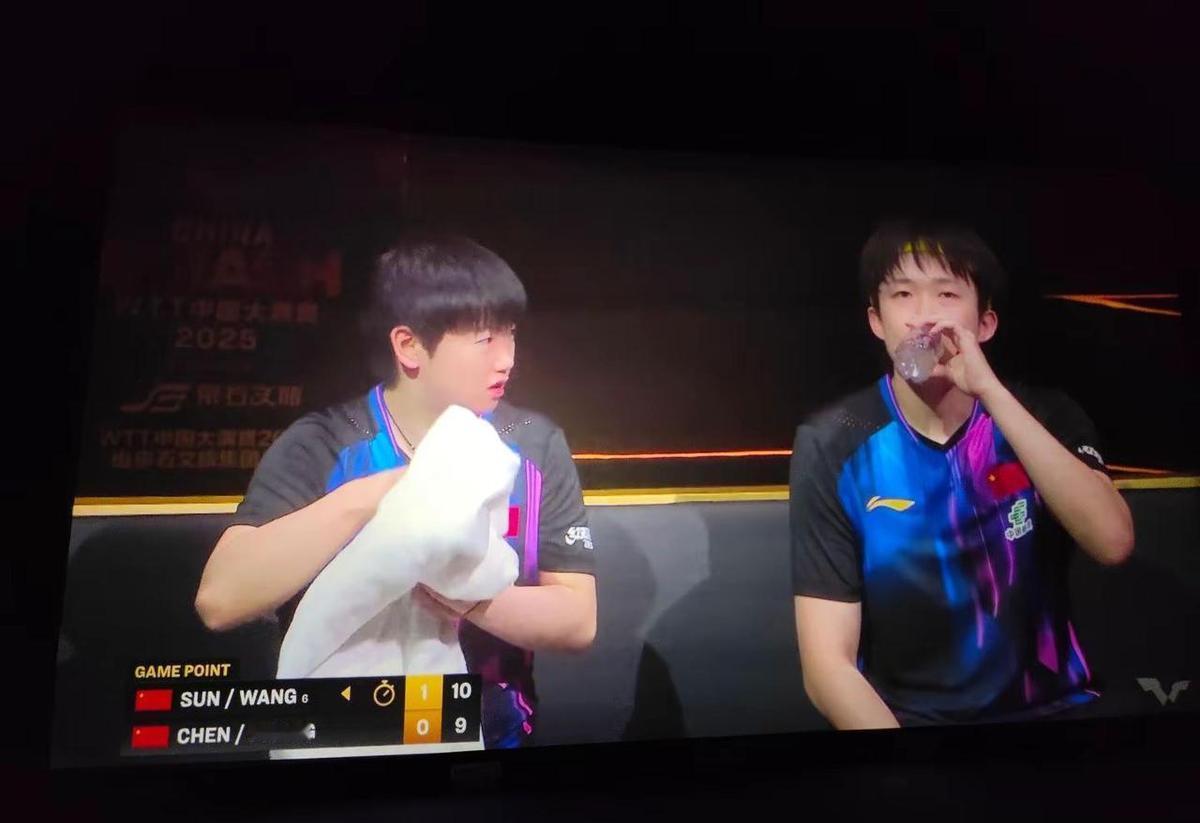 嗓子哑了不是害羞，是真出问题了。孙颖莎声带小结，说话频率降到165Hz，队医规