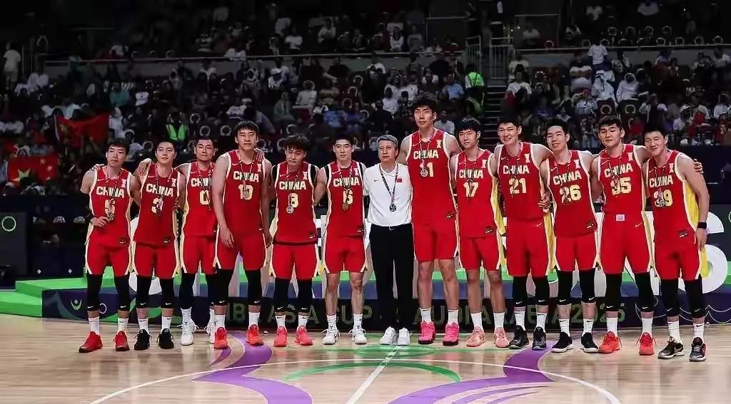 男篮未来第一锋线竟不是王俊杰？15岁天才横空出世引NBA球探关注中国队这六场比