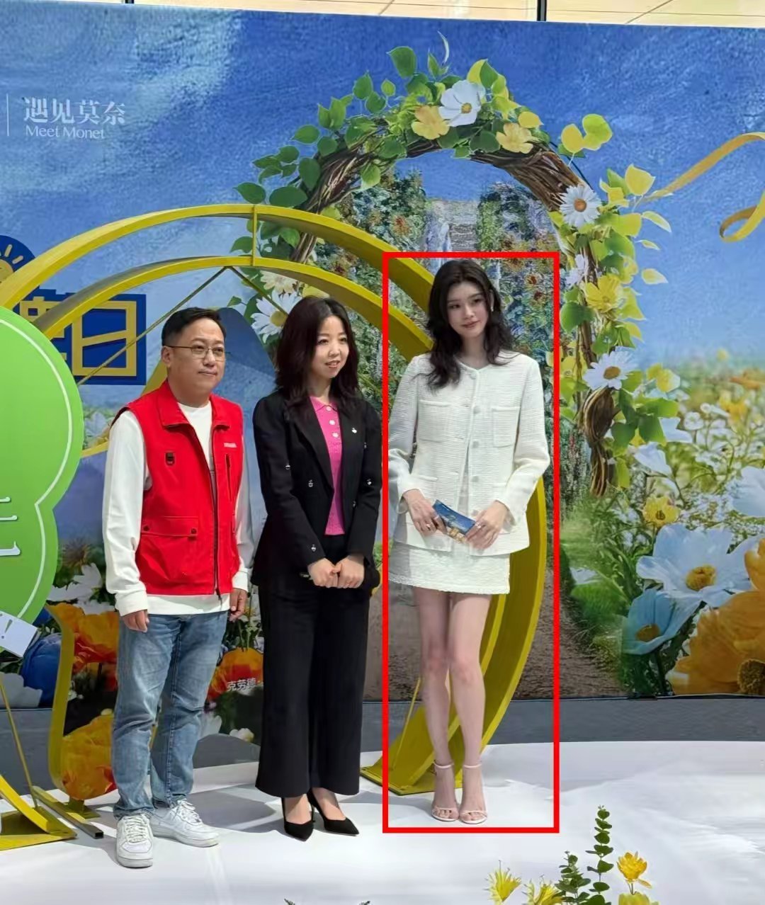 奚梦瑶，和旁人对比真的好大啊