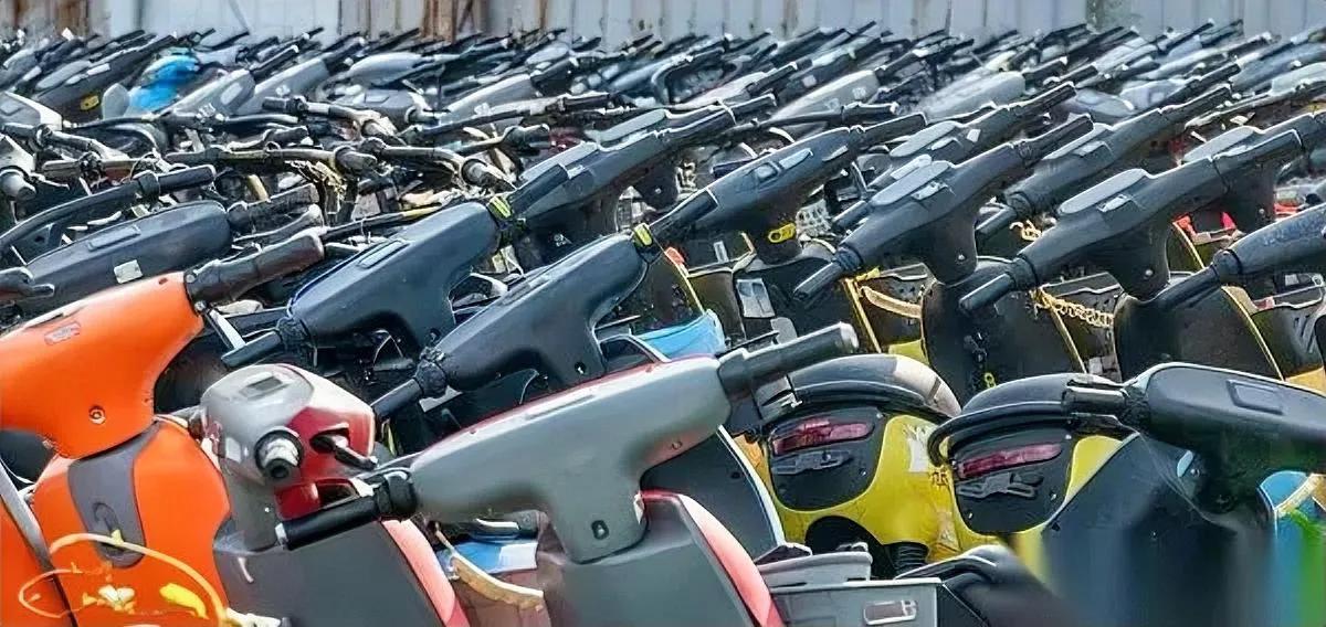 电动车又被限？别急！背后藏着你不知道的逻辑为啥总盯着电动车下手？说白了，