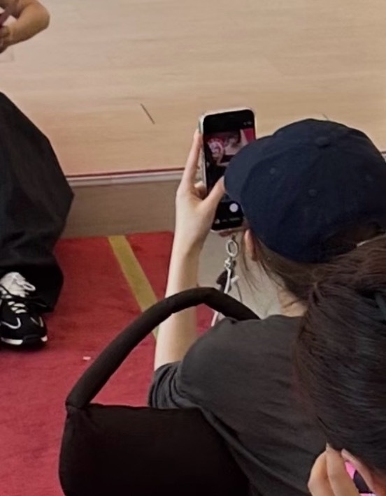 帮我朋友拍领证的我belike：